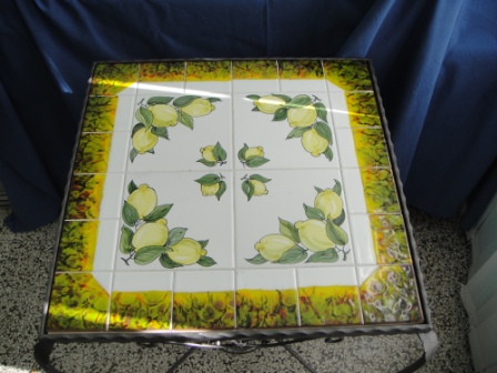 tavolo decorato con limoni
